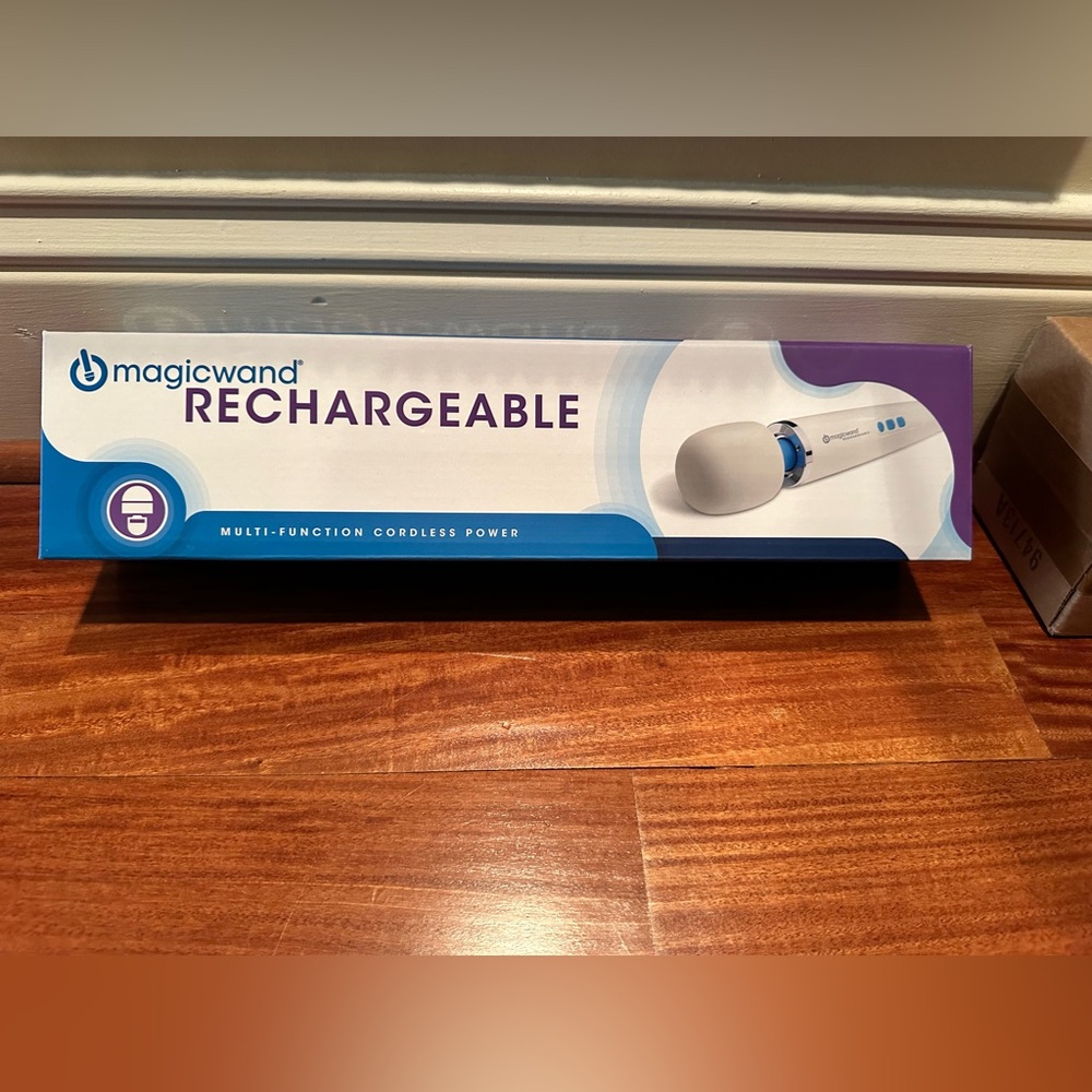 COPY - Authentic Magic Wand Rechargeable NWT